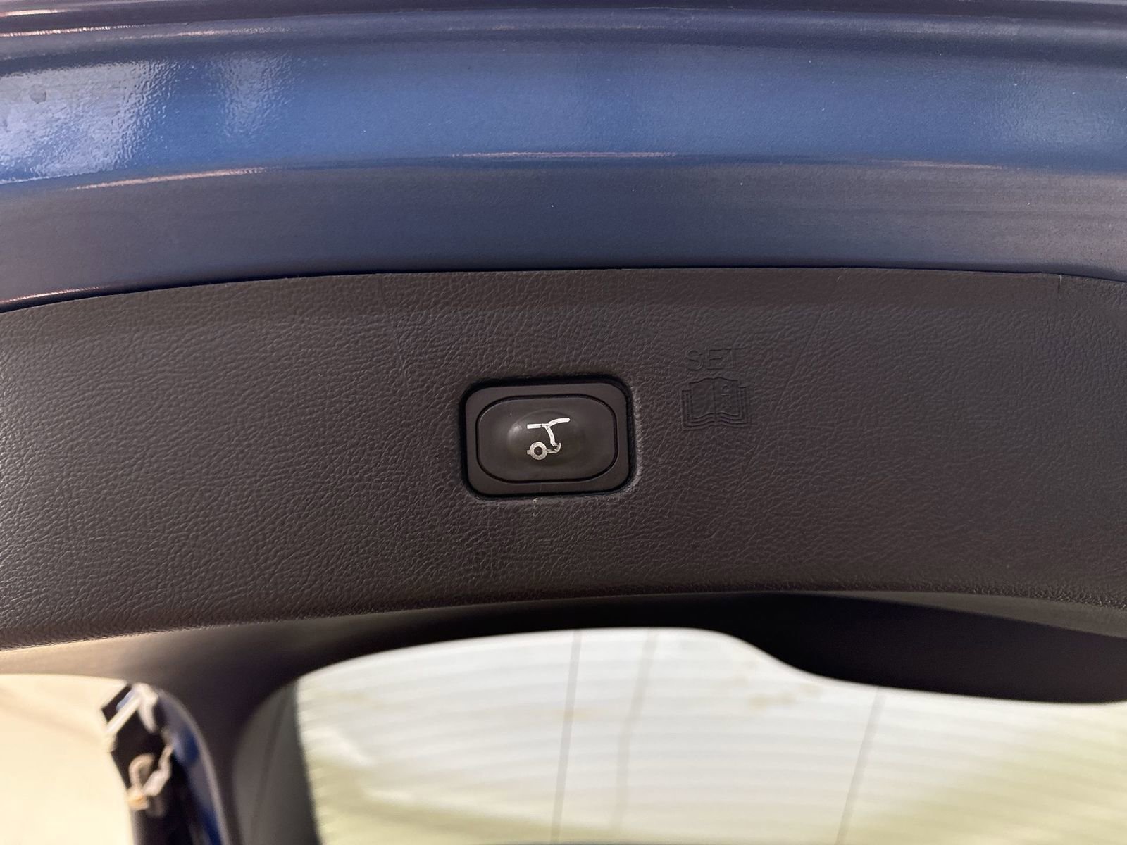 Used 2019 Ford Edge ST image 32