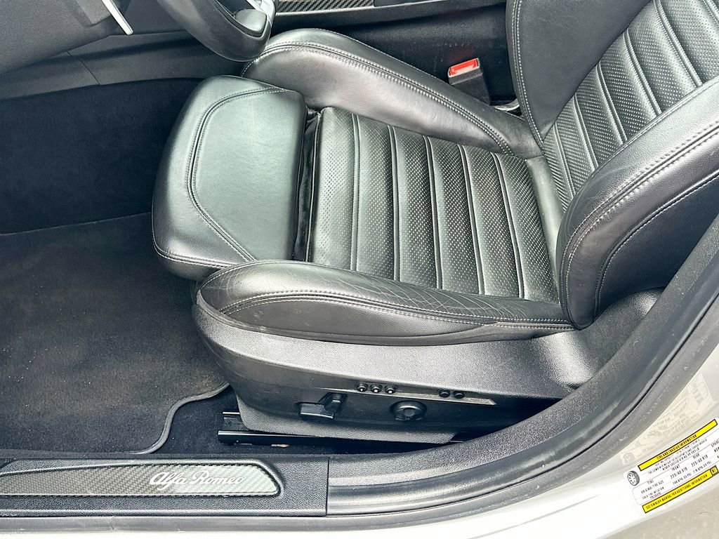 Used 2019 Alfa Romeo Giulia Ti image 9