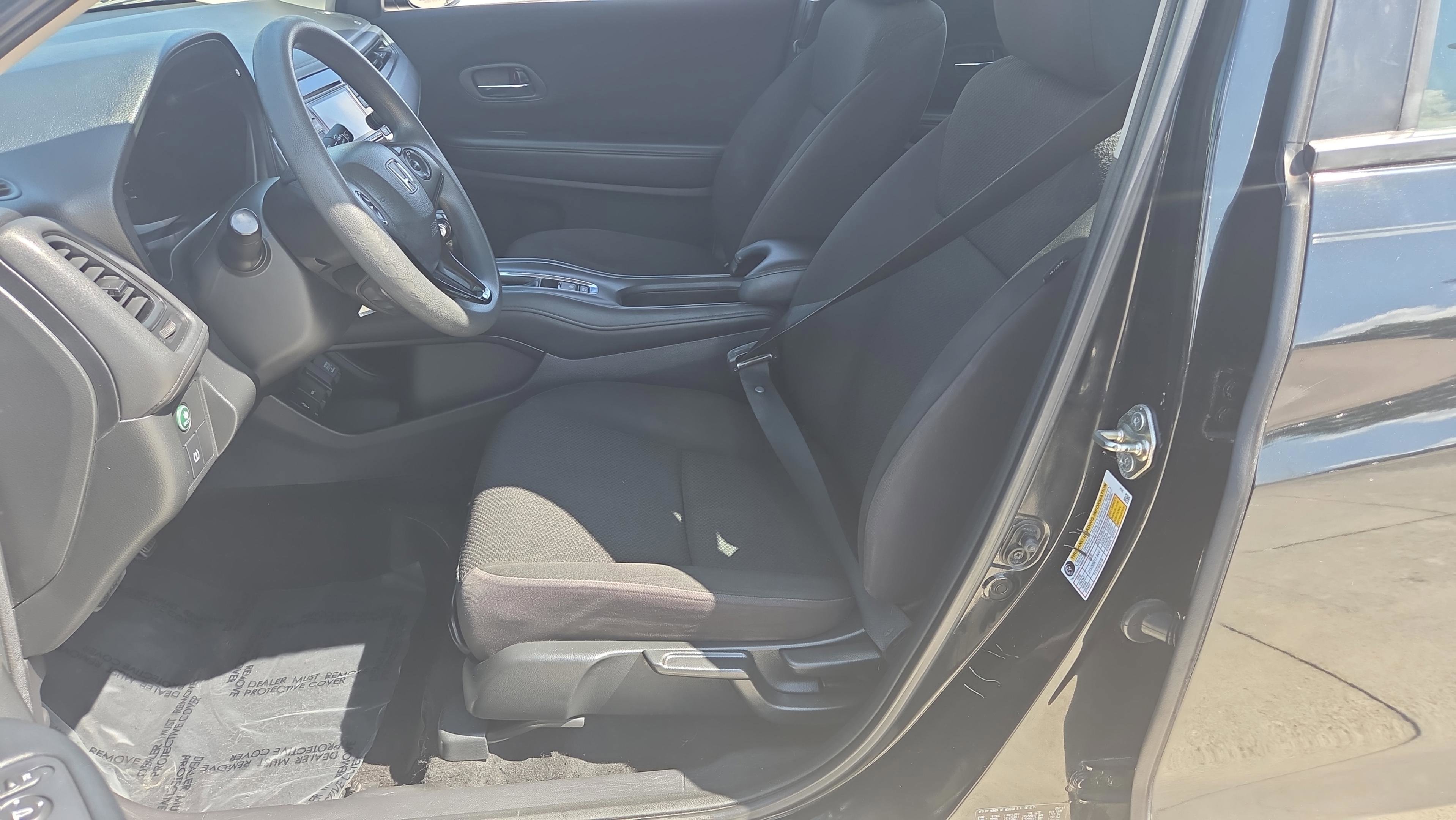 Used 2017 Honda HR-V LX image 9
