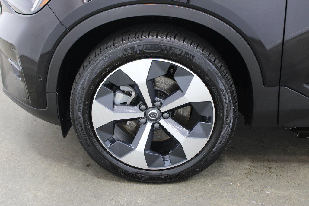 Certified 2026 Volvo XC40 B5 Plus AWD/4WD image 31