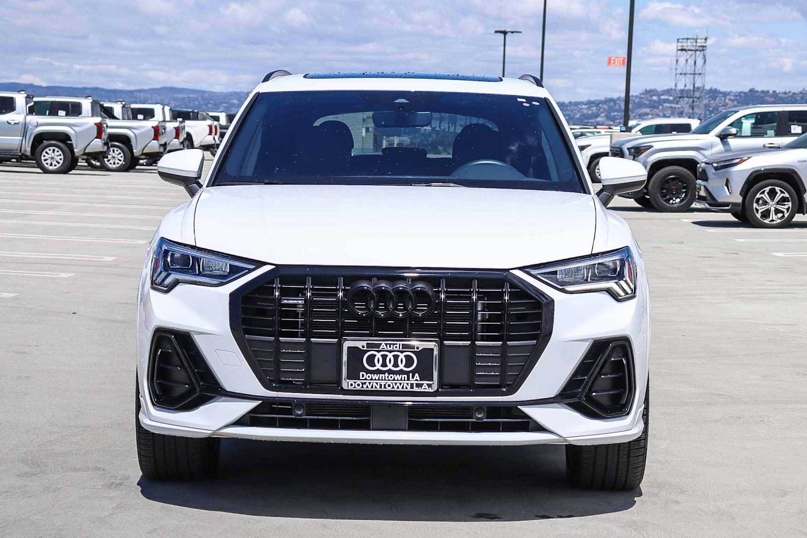 Used 2025 Audi Q3 2.0T Premium w/ Convenience Package AWD/4WD image 2