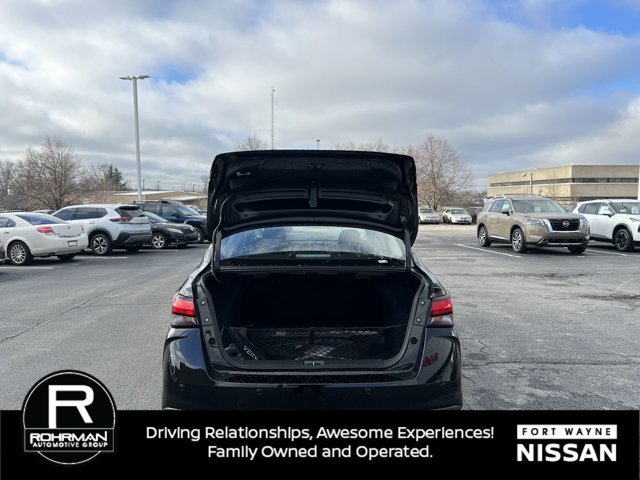 Used 2025 Nissan Versa SR w/ Trunk Package FWD image 9