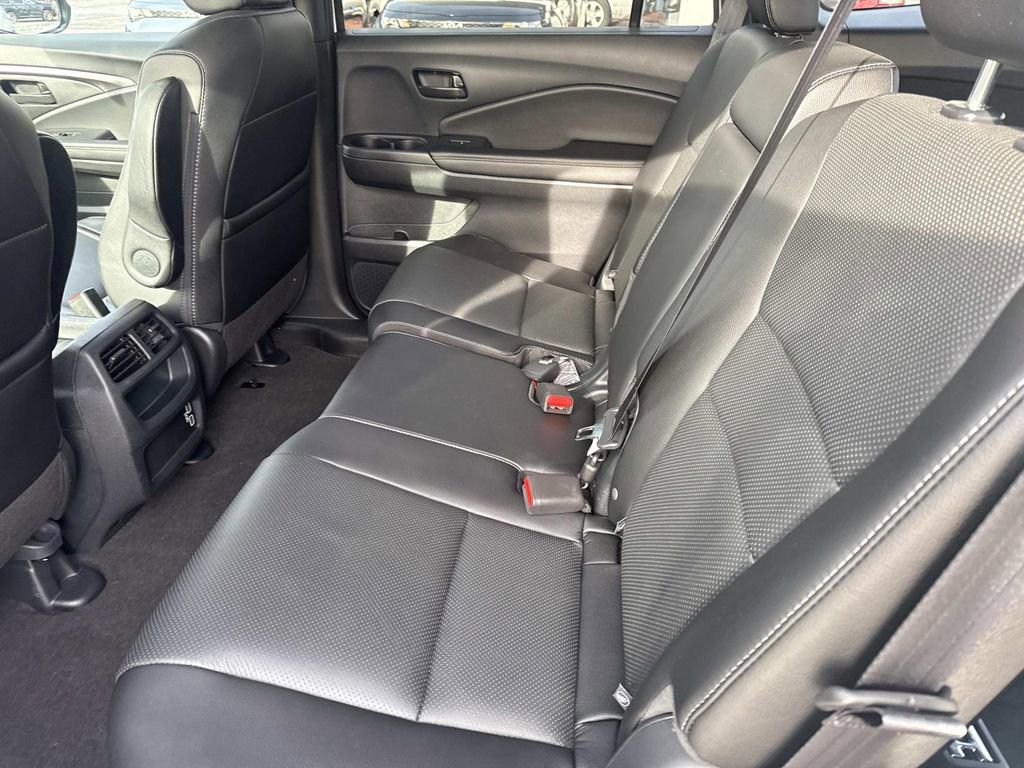 Used 2023 Honda Passport EX-L image 16