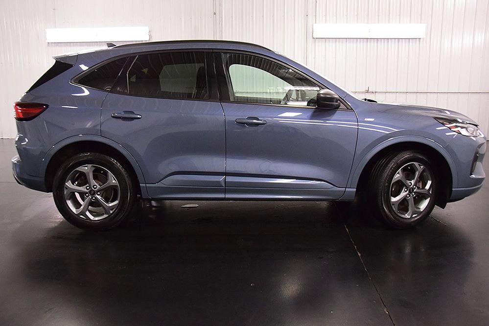 Used 2023 Ford Escape ST-Line w/ Tech Pack #1 AWD/4WD image 8