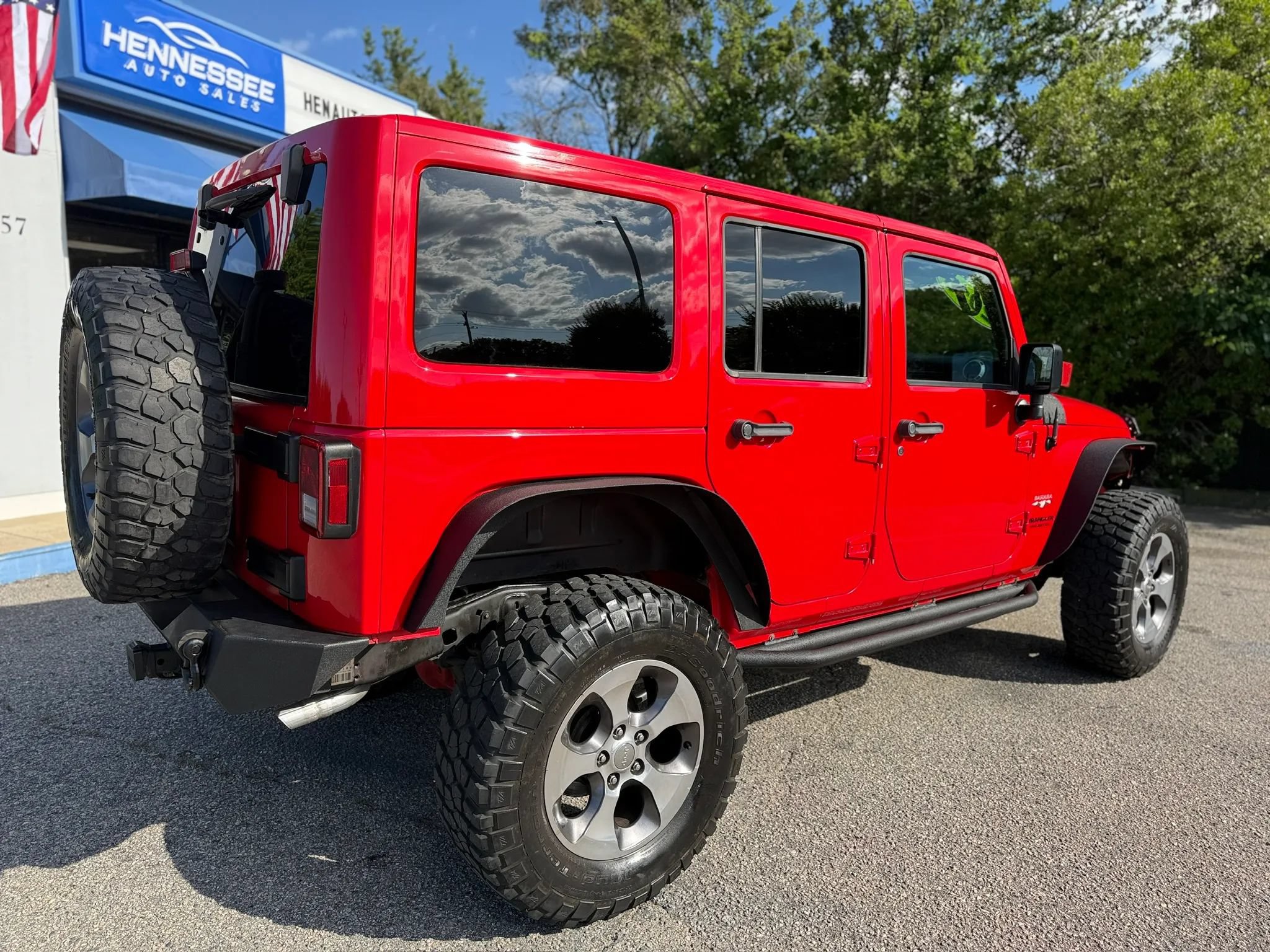 Used 2016 Jeep Wrangler Unlimited Sahara w/ Connectivity Group AWD/4WD image 38