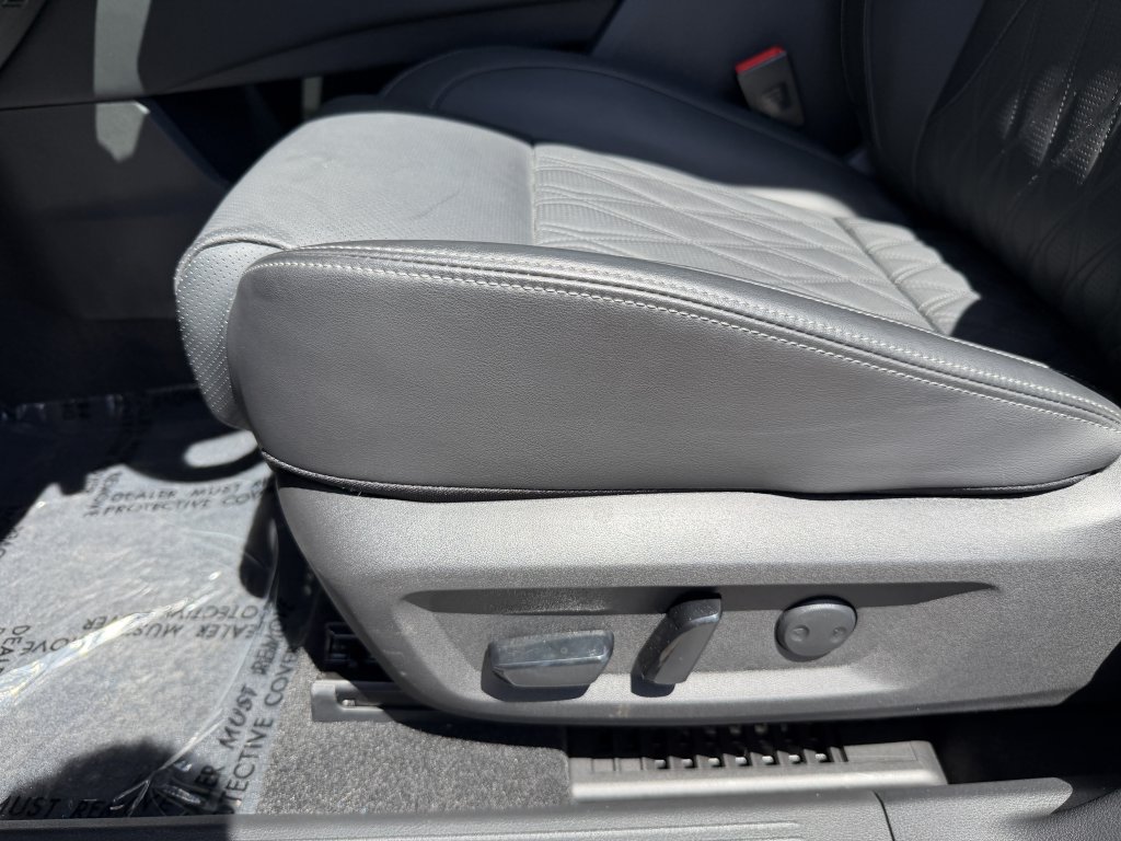 Used 2024 Nissan Rogue Platinum AWD/4WD image 32