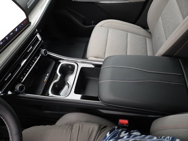 New 2027 Chevrolet Traverse LT w/ LPO, Floor Liner Package AWD/4WD image 61