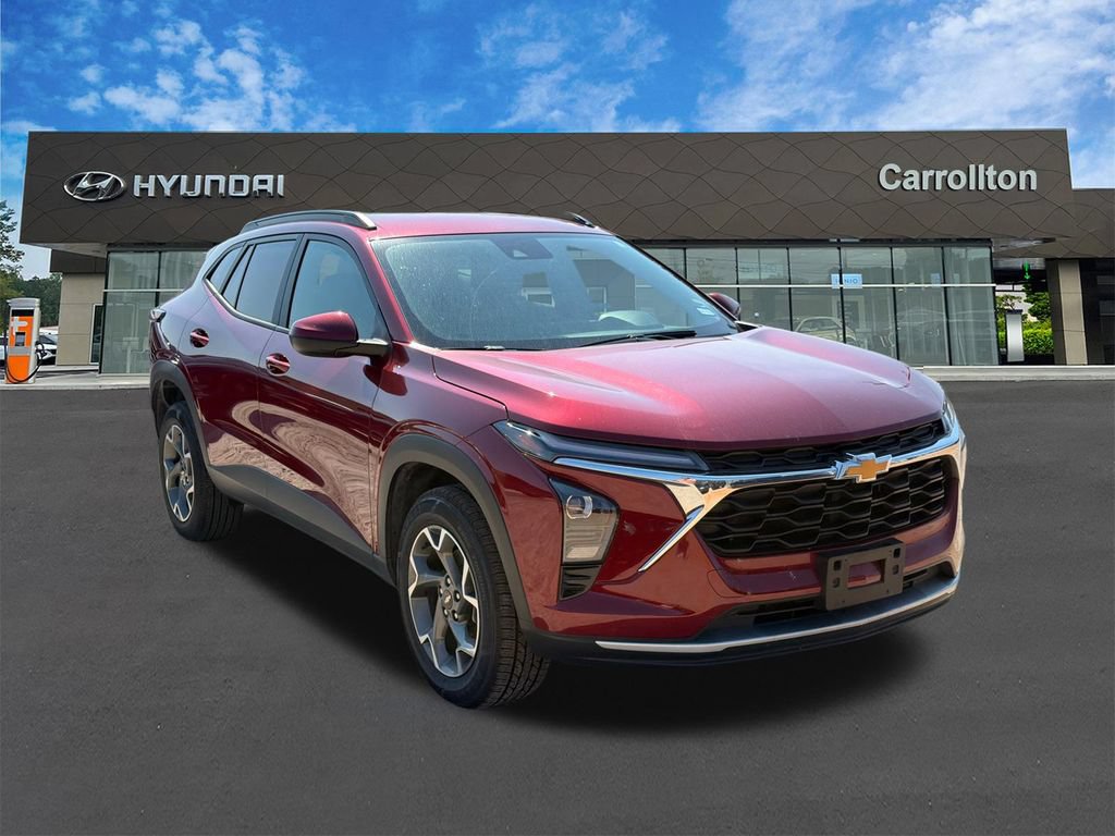 Used 2025 Chevrolet Trax LT FWD image 3