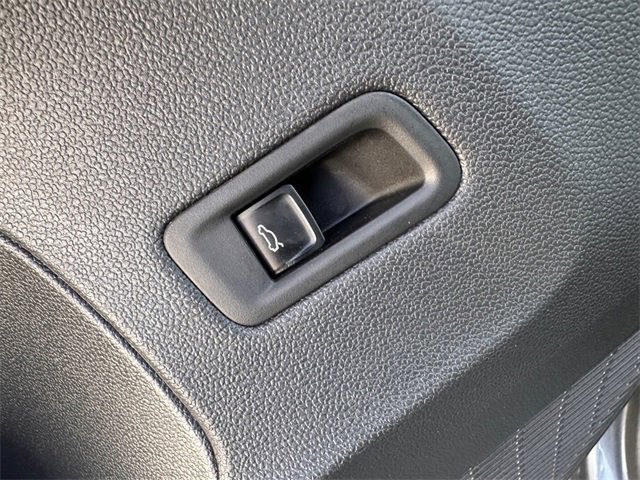 Used 2024 Volkswagen Atlas SE w/ Black Wheel Package image 15