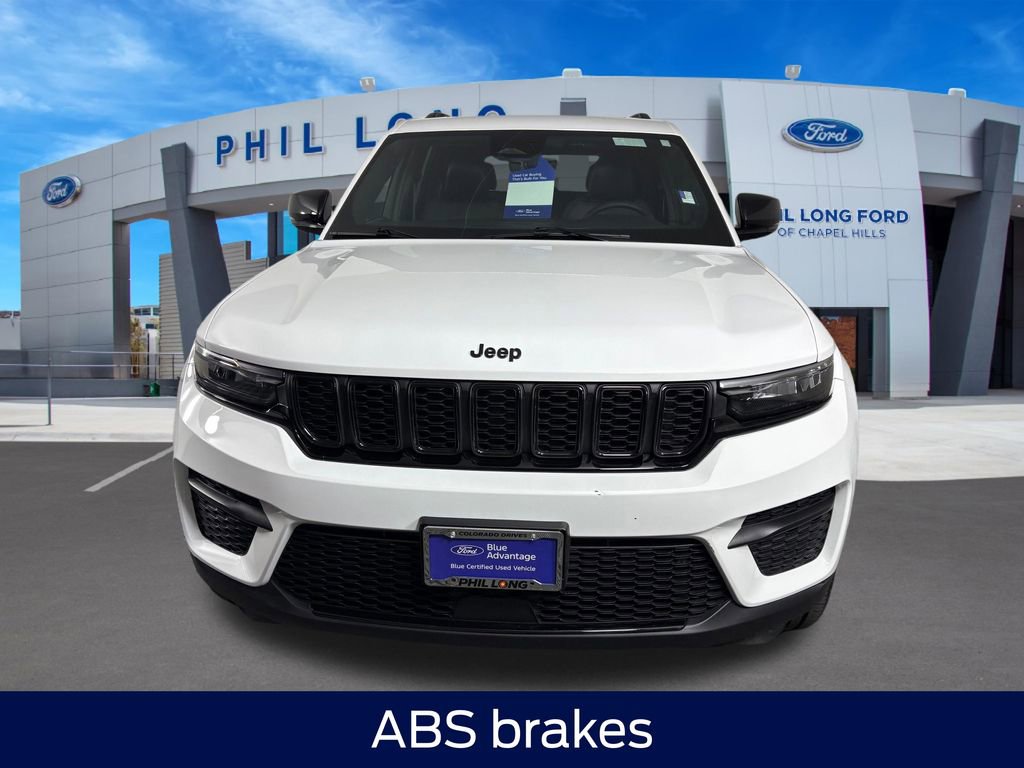 Used 2025 Jeep Grand Cherokee Altitude AWD/4WD image 8