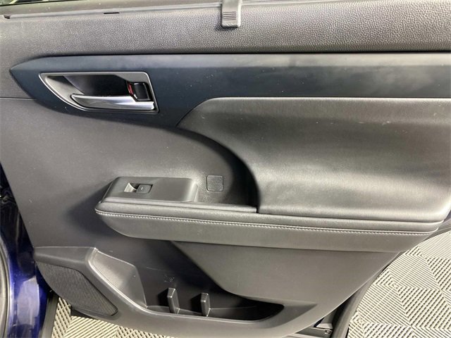 Used 2023 Toyota Highlander XLE image 28