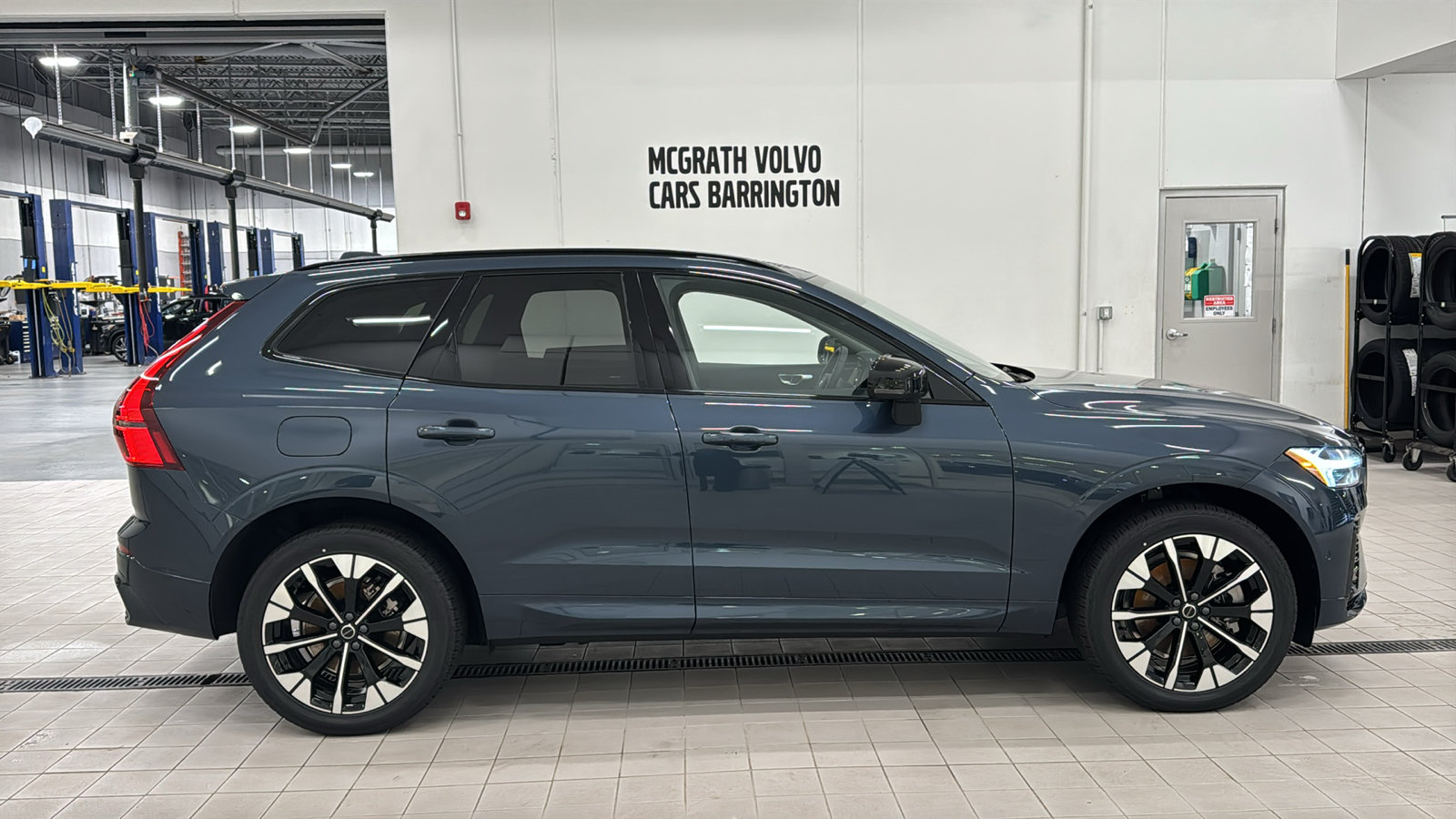 New 2027 Volvo XC60 T8 Plus AWD/4WD image 4