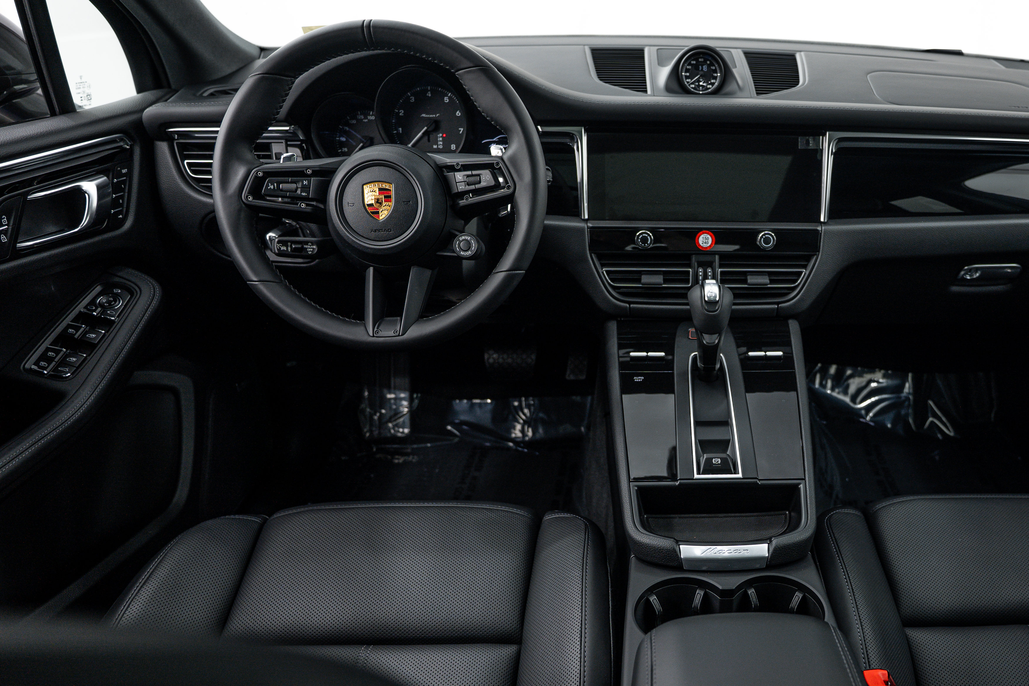 Certified 2026 Porsche Macan Turbo AWD/4WD image 14