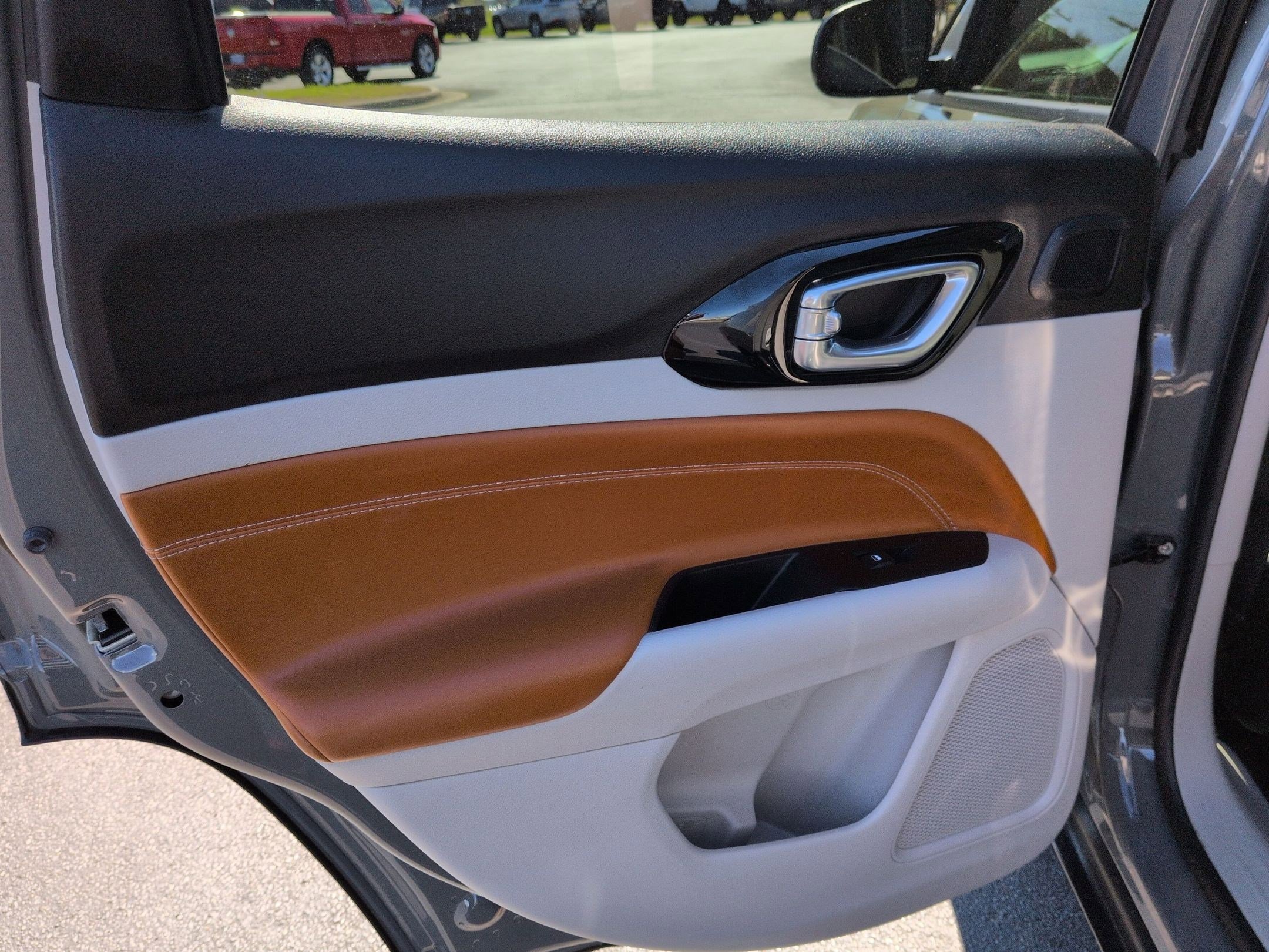 Used 2022 Jeep Compass Limited w/ Sun and Sound Group image 17