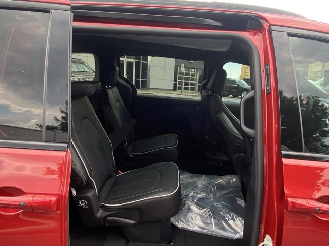 New 2026 Chrysler Pacifica Limited w/ S Appearance Package image 33