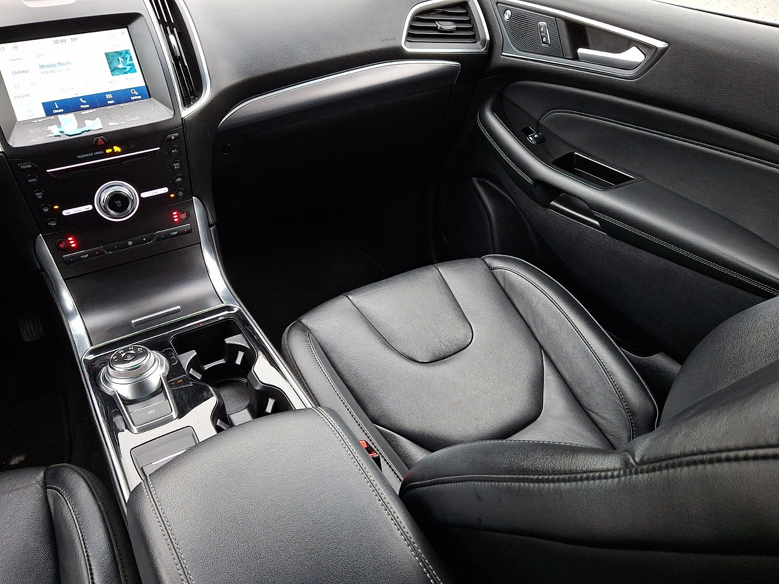 Used 2019 Ford Edge Titanium image 16