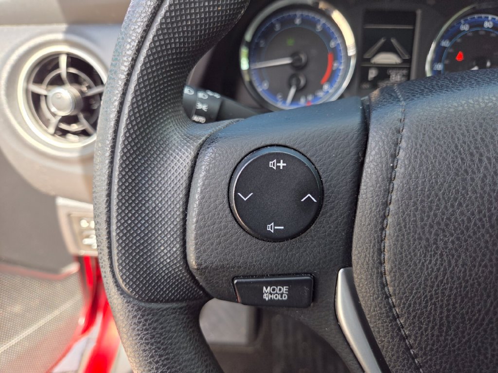 Certified 2018 Toyota Corolla LE FWD image 29