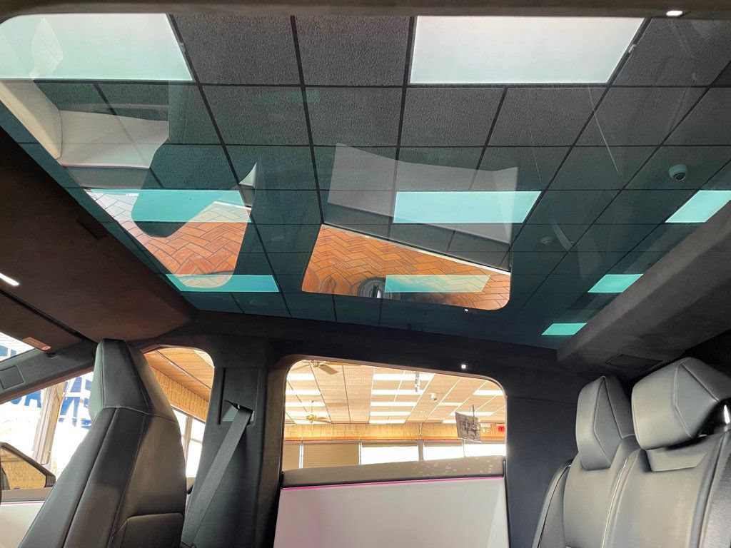 Used 2024 Tesla Cybertruck AWD Crew Cab image 18