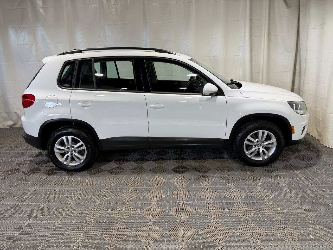 Used 2017 Volkswagen Tiguan S FWD image 9