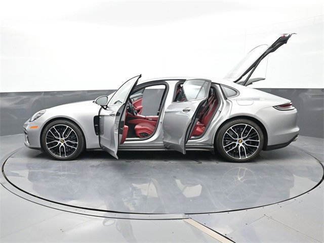 Used 2023 Porsche Panamera Turbo S image 28