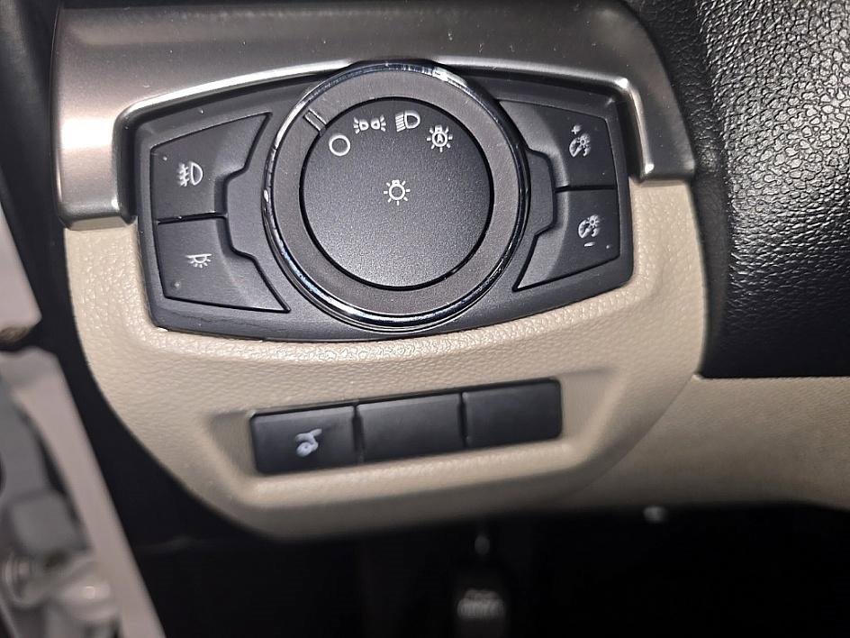 Used 2019 Ford Explorer XLT w/ Equipment Group 201A image 12