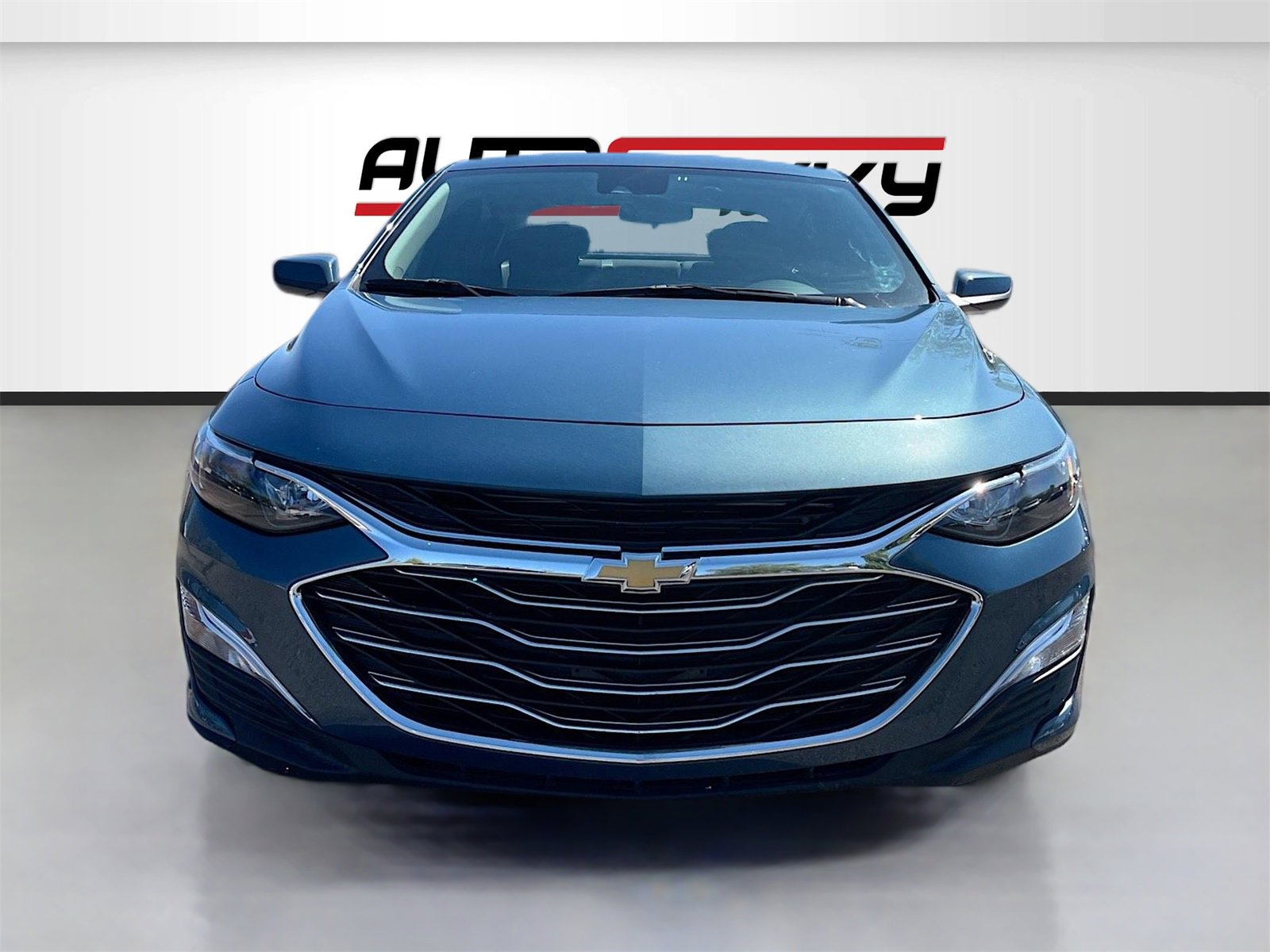 Used 2025 Chevrolet Malibu LS image 2