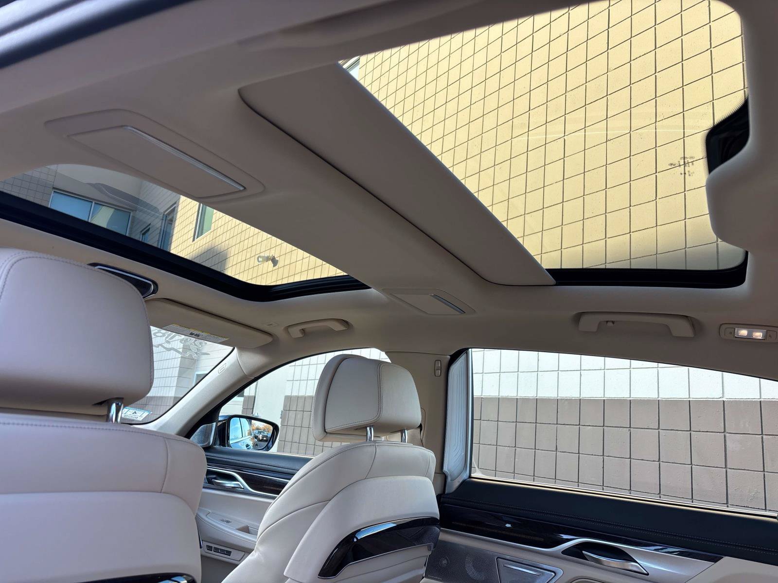 Used 2018 BMW 750i xDrive AWD/4WD image 9