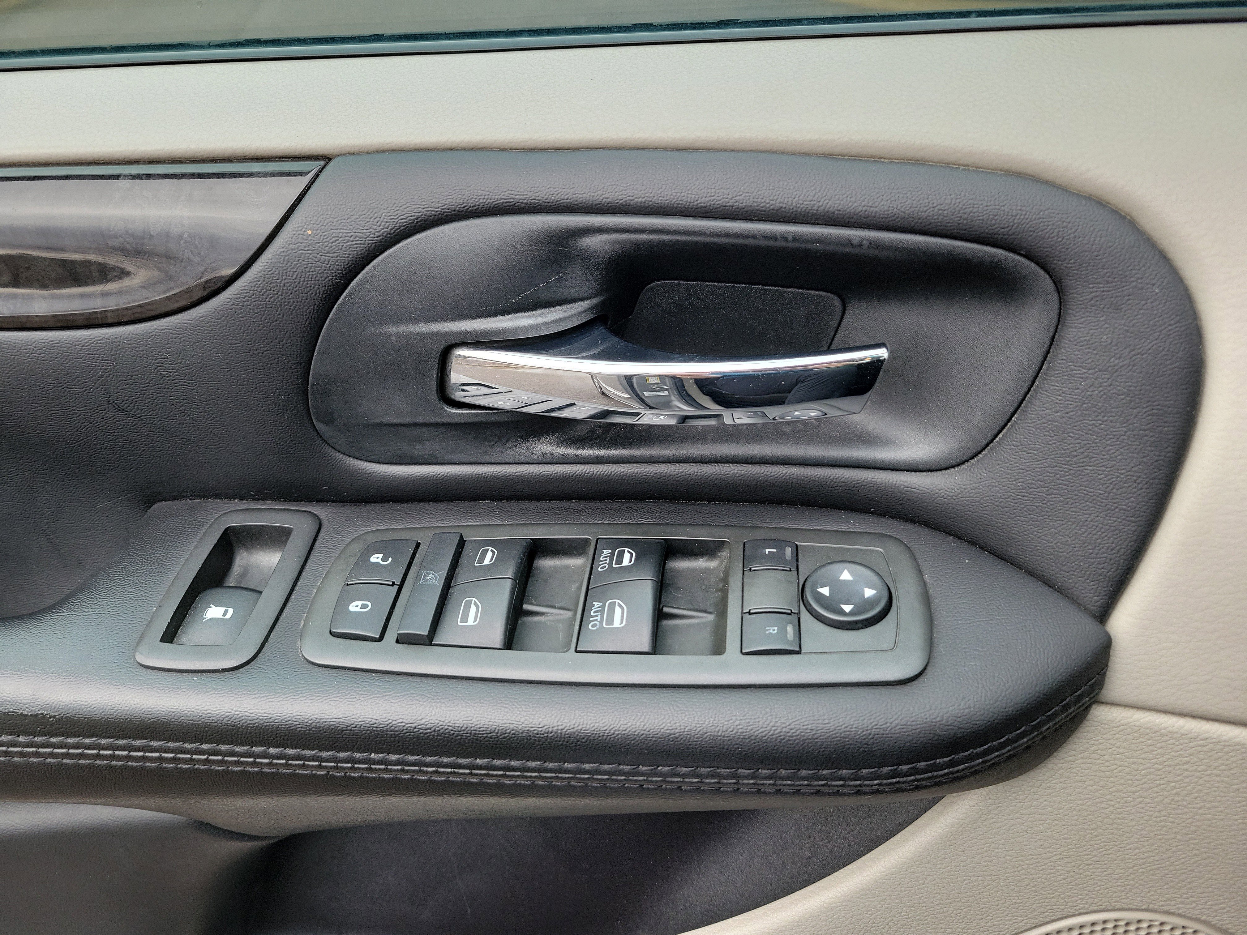 Used 2013 Dodge Grand Caravan SE image 18