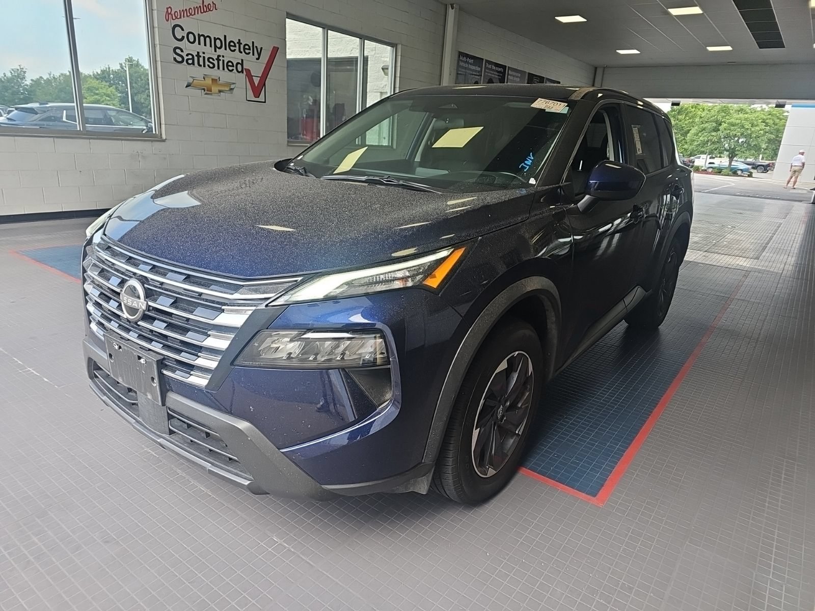 Used 2025 Nissan Rogue SV FWD image 1