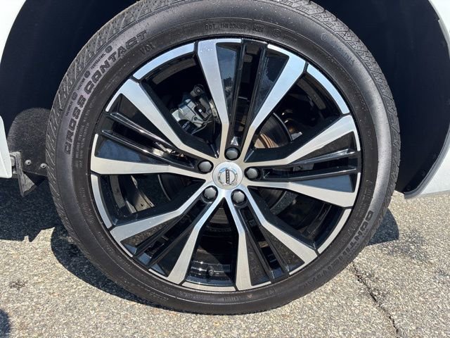 Used 2025 Volvo XC60 B5 Plus image 29