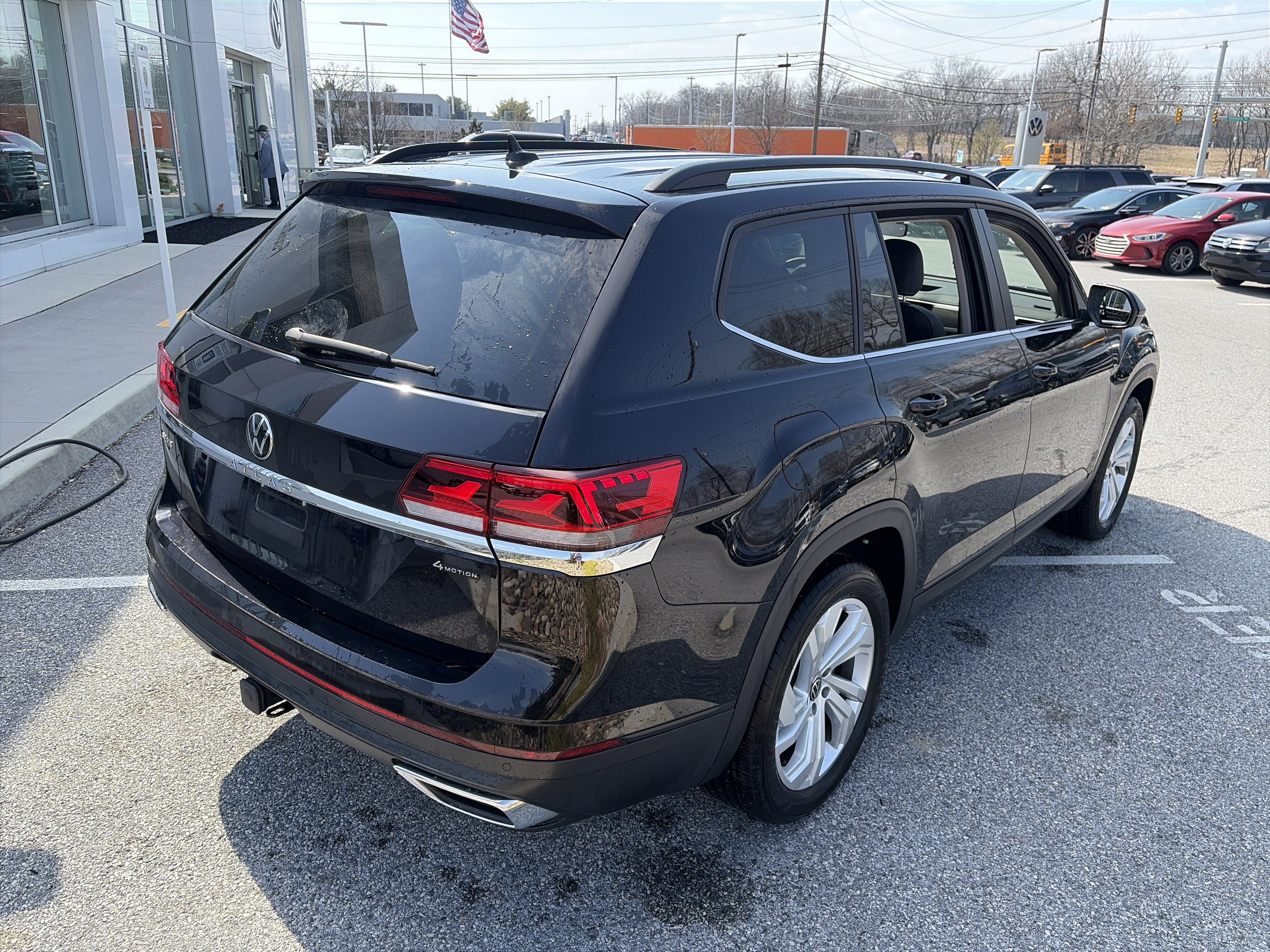 Used 2023 Volkswagen Atlas SE image 4