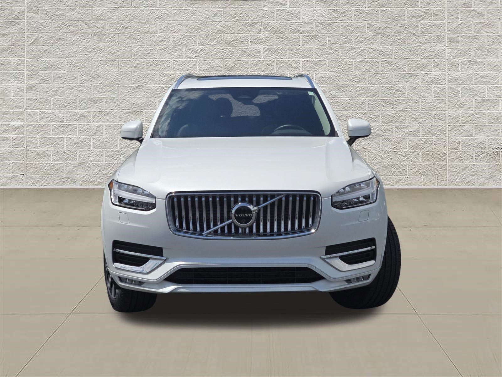 Used 2025 Volvo XC90 B6 Plus AWD/4WD image 2