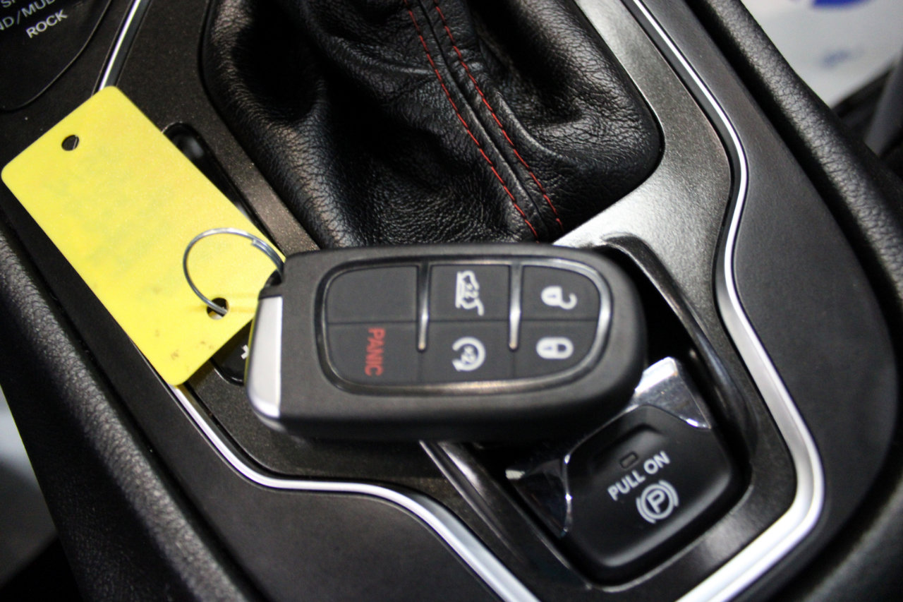 Used 2019 Jeep Cherokee Trailhawk w/ Comfort & Convenience Group image 20