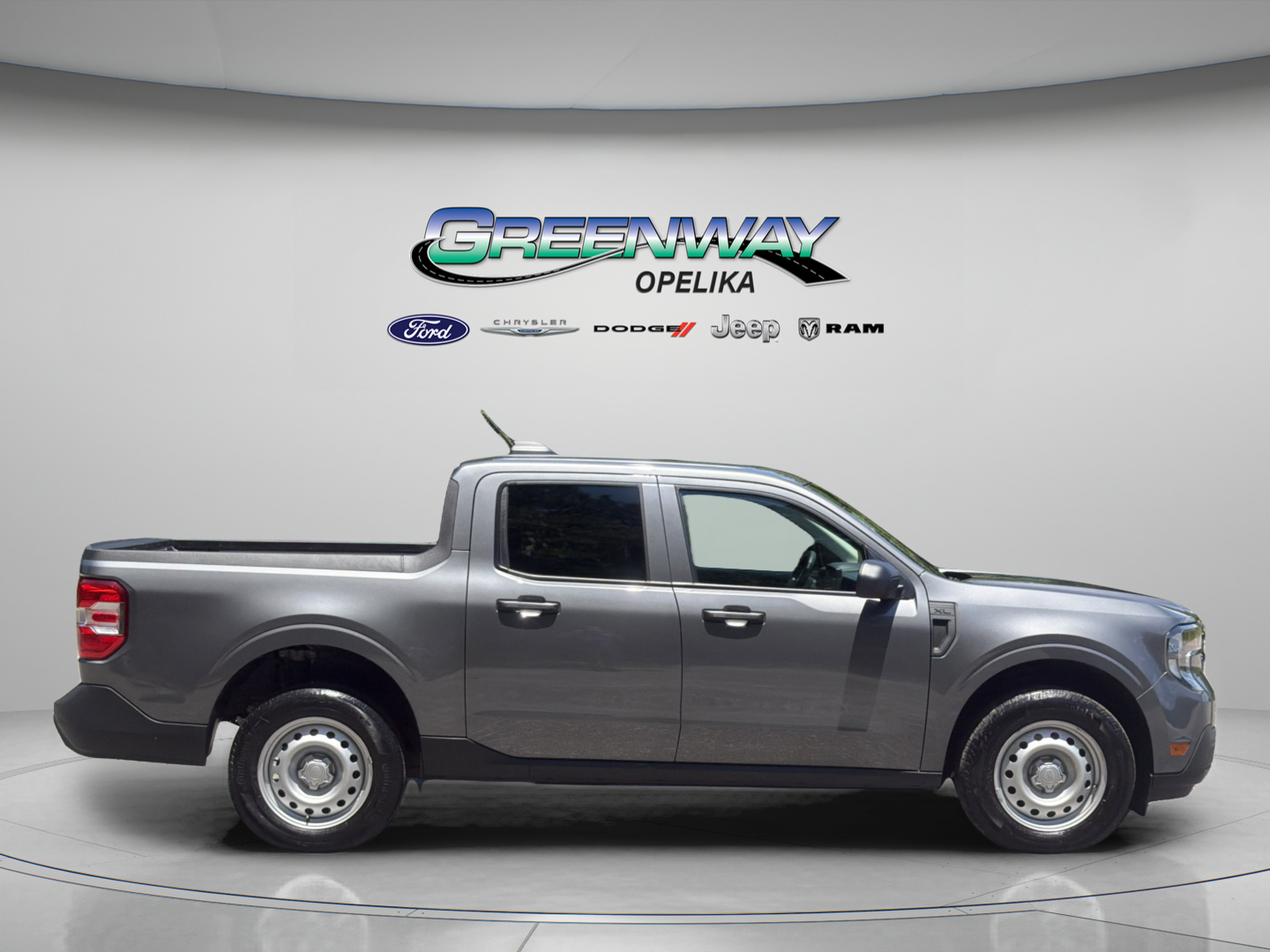 Used 2025 Ford Maverick XL w/ Equipment Group 102A AWD/4WD image 9