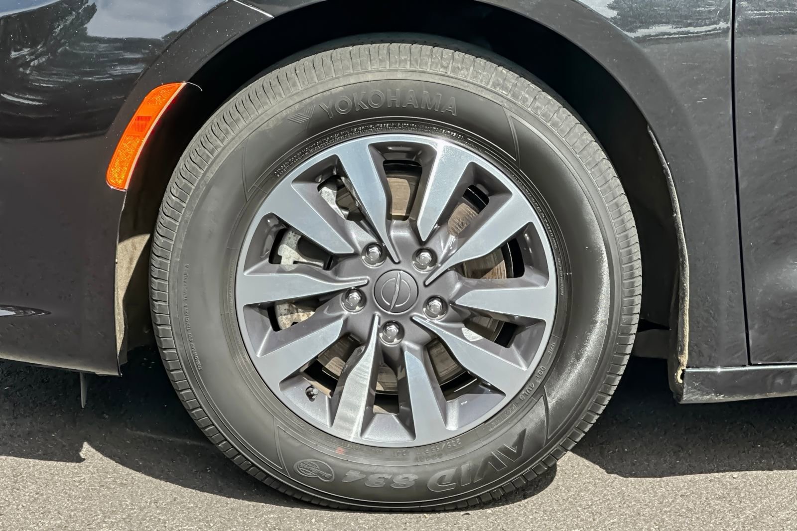 Used 2023 Chrysler Pacifica Touring-L image 36