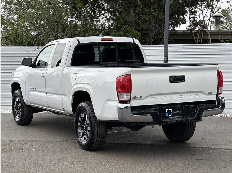 Used 2016 Toyota Tacoma SR5 AWD/4WD image 12