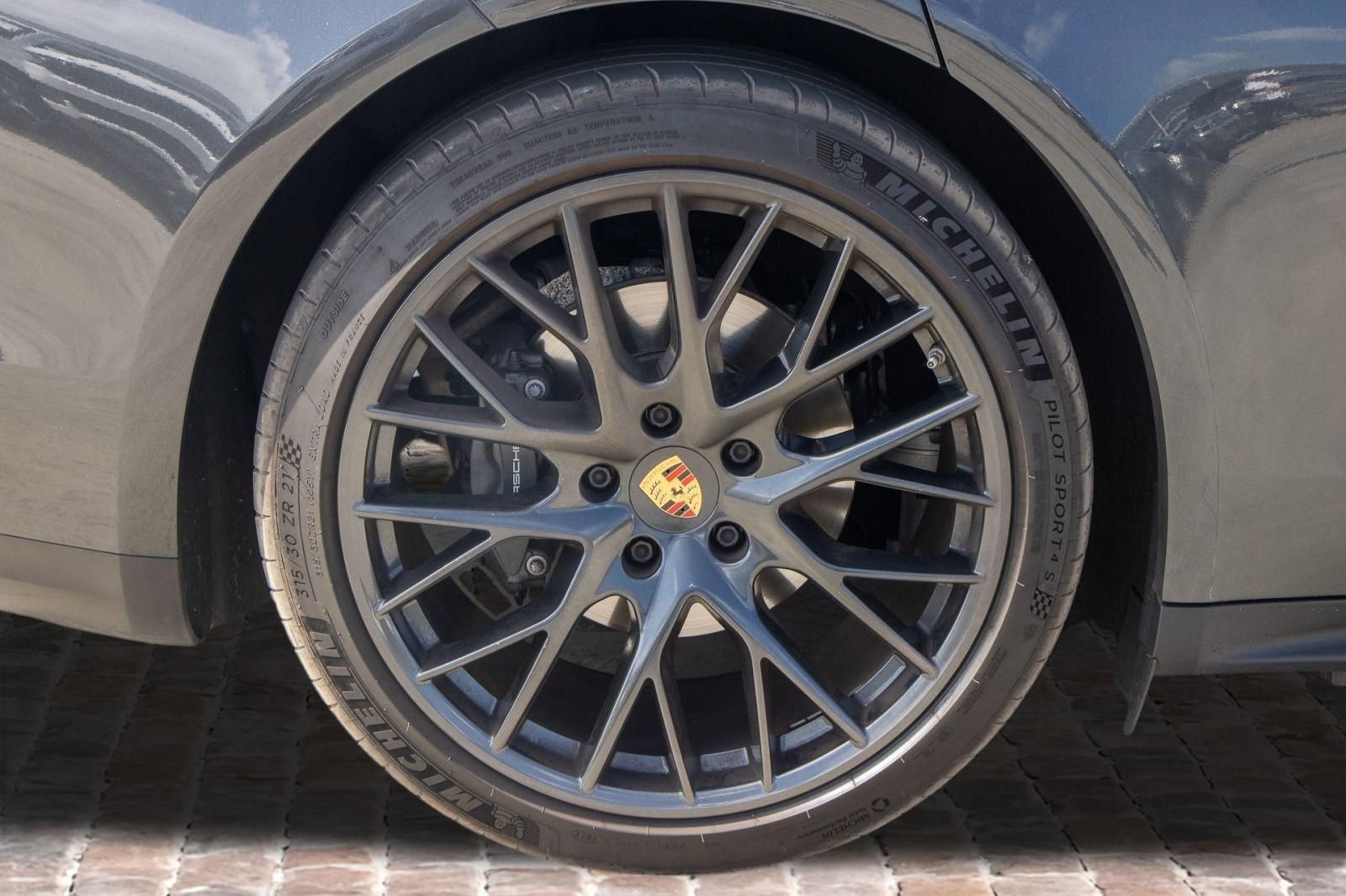 Used 2019 Porsche Panamera 4 AWD/4WD image 39