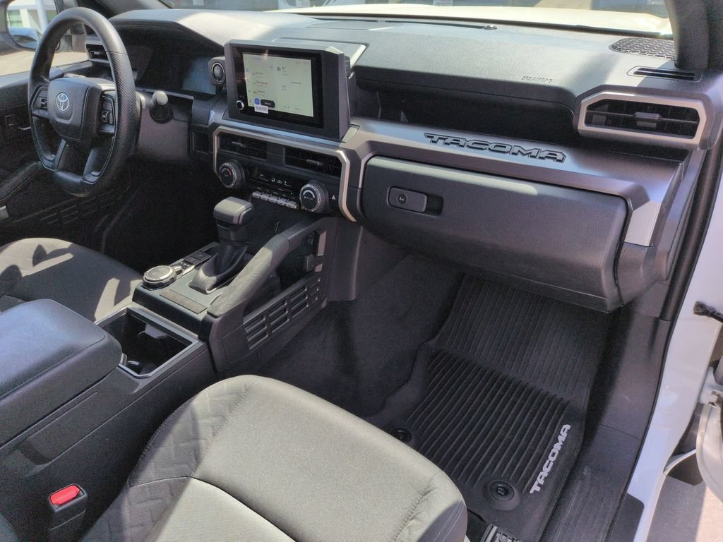Used 2025 Toyota Tacoma SR5 AWD/4WD image 18