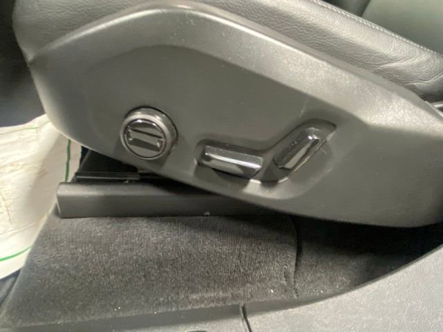 Certified 2025 Volvo XC90 B5 Core image 12