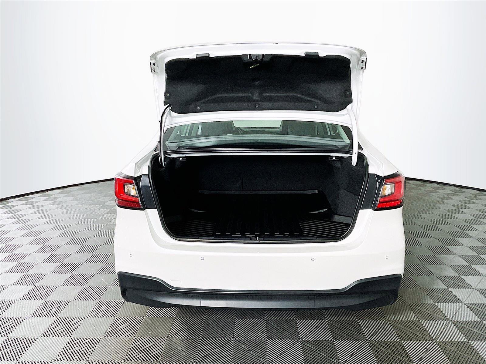 Certified 2025 Subaru Legacy Limited image 32