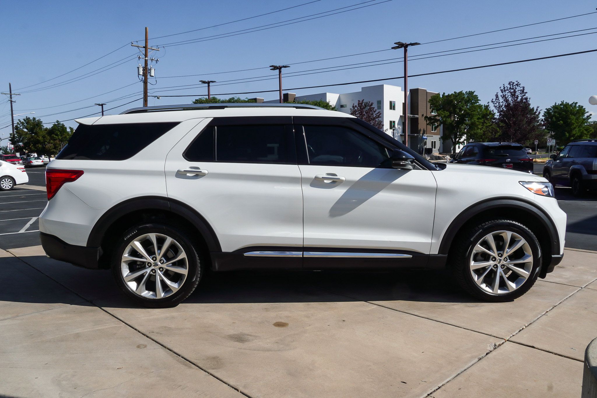 Used 2021 Ford Explorer Platinum w/ Equipment Group 601A AWD/4WD image 9