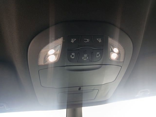 Used 2025 Chrysler Pacifica Select image 34