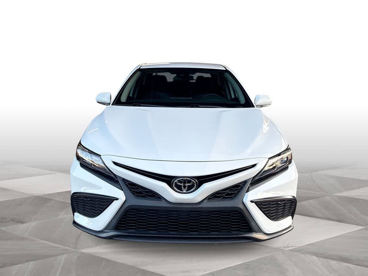 Used 2024 Toyota Camry SE FWD image 3
