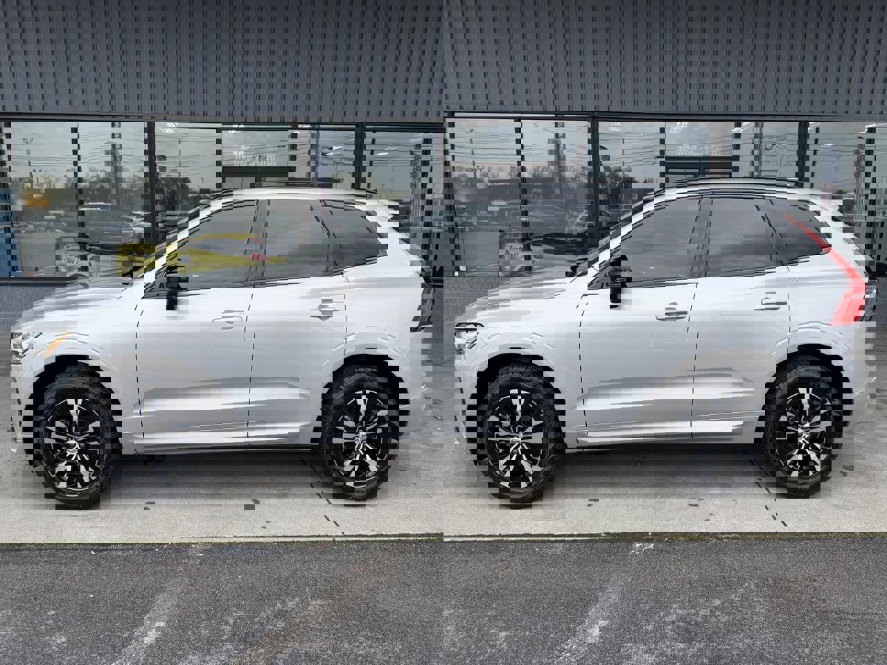 Used 2024 Volvo XC60 B5 Core image 9