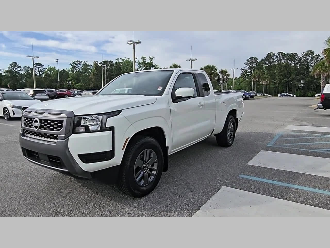 Used 2025 Nissan Frontier SV image 22