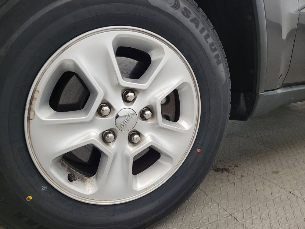 Used 2016 Jeep Grand Cherokee Laredo w/ Quick Order Package 23E image 31