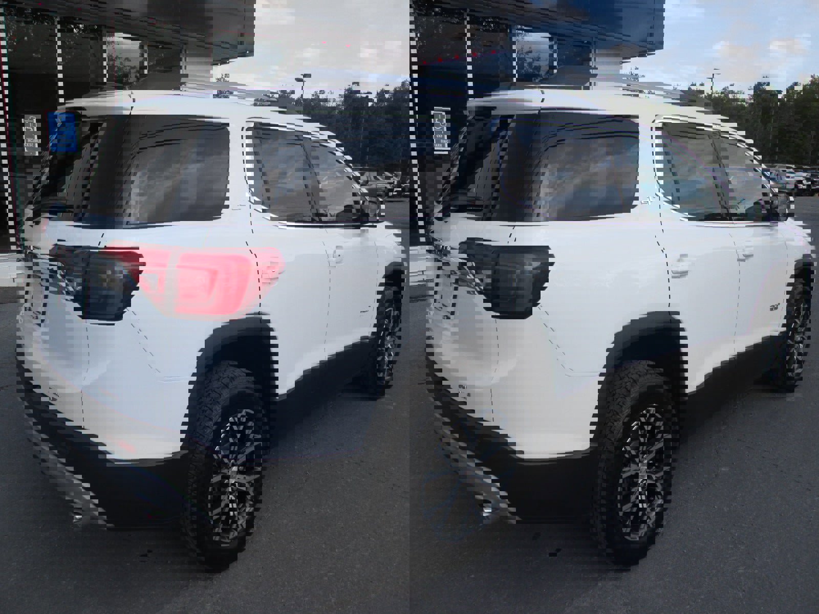 Used 2018 GMC Acadia SLT image 5