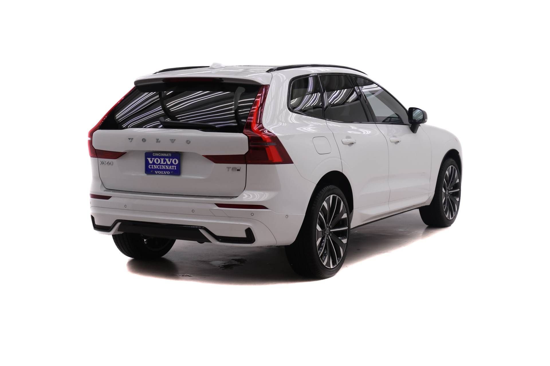 New 2026 Volvo XC60 T8 Ultra w/ Climate Package AWD/4WD image 4