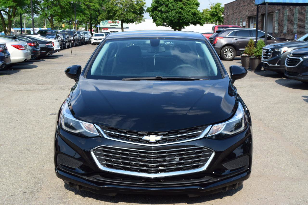 Used 2017 Chevrolet Cruze LT FWD image 3
