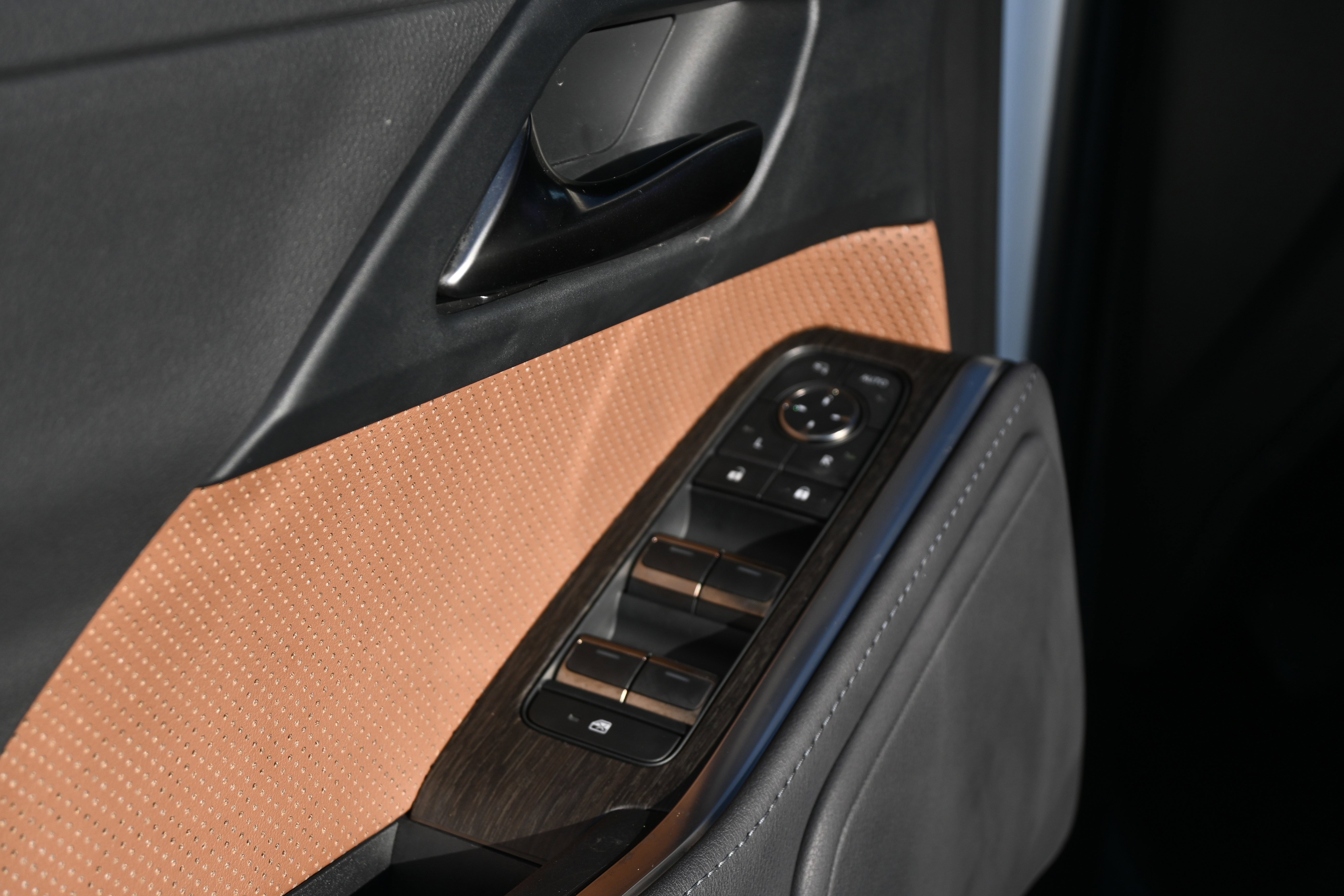 Used 2025 Lexus GX 550 GX 550 Premium+ w/ Cold Area Package image 16